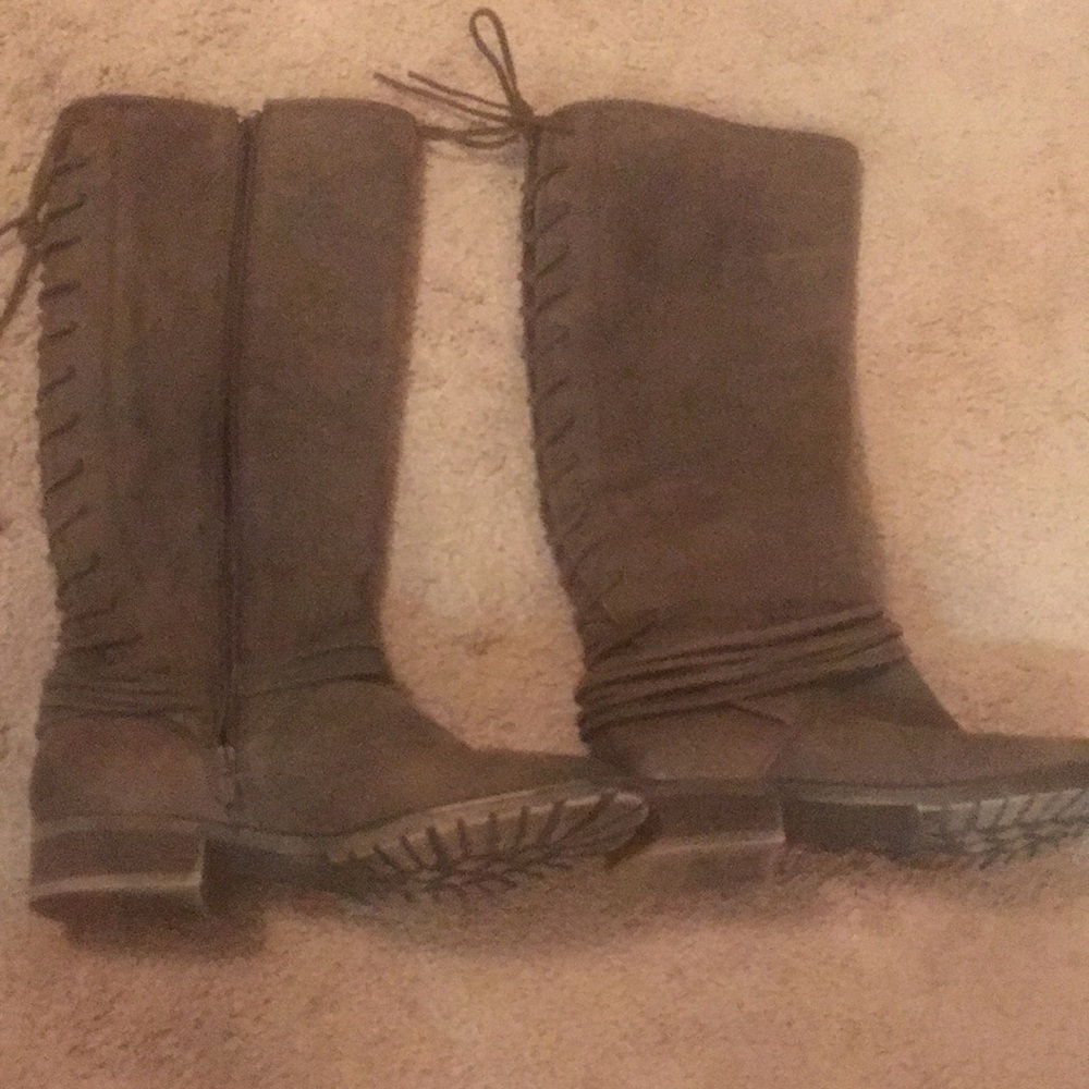 Zip up boots
